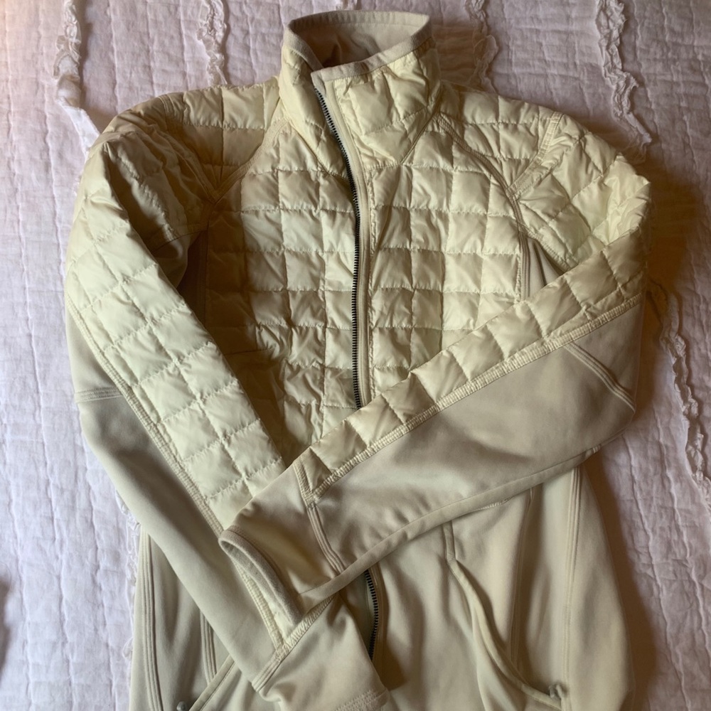 Patagonia Full ZIP Women’s Med- Ivory Color